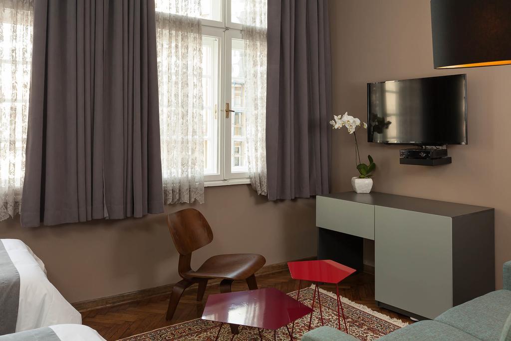 ホテル ロンドン B＆B スコピエ 部屋 写真