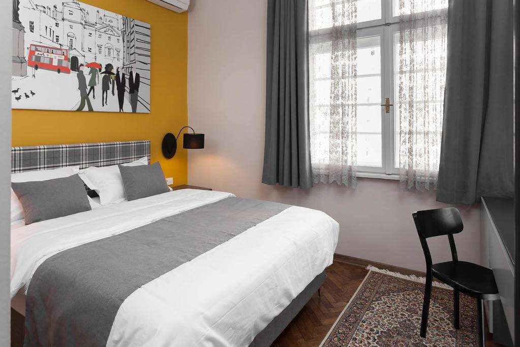 ホテル ロンドン B＆B スコピエ 部屋 写真